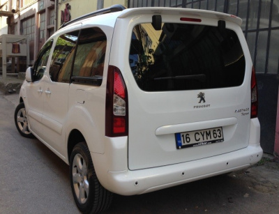 Peugeot Partner (08–/11–) Спойлер, грунт